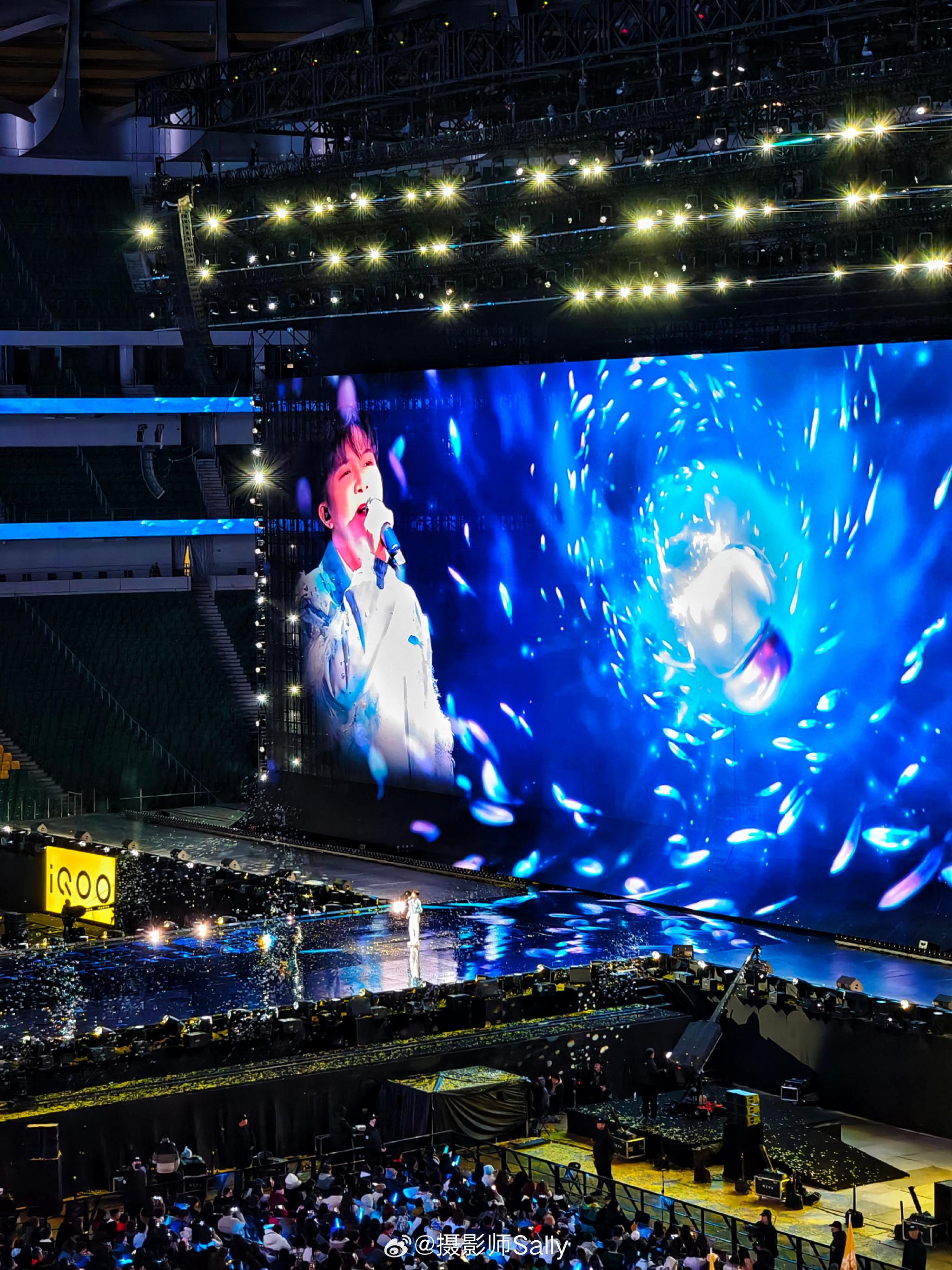 包含精彩表现令人目不转睛，赛场氛围火爆的词条