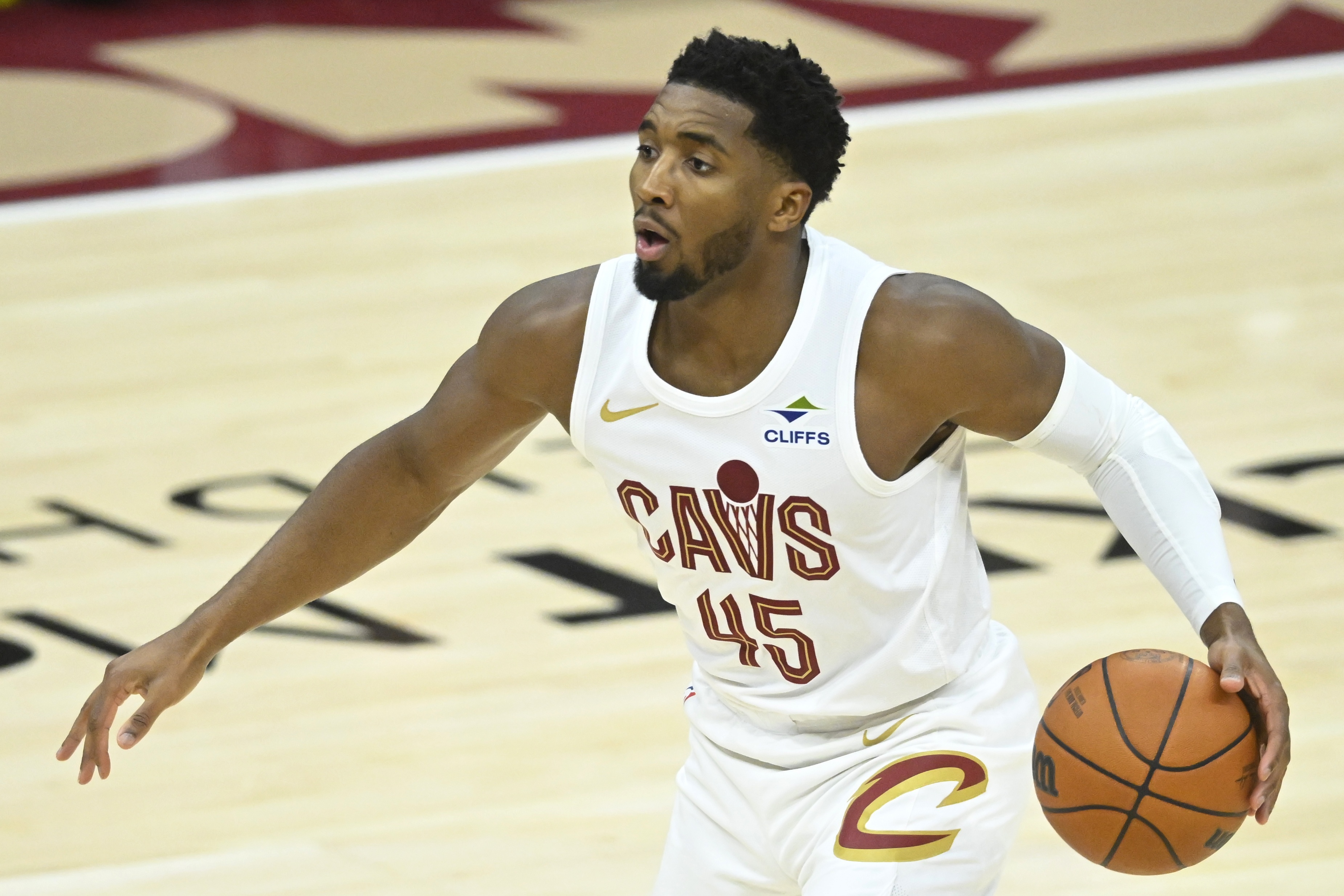 米切尔官方公布新规，威金斯引发争议，掘金球迷热议！