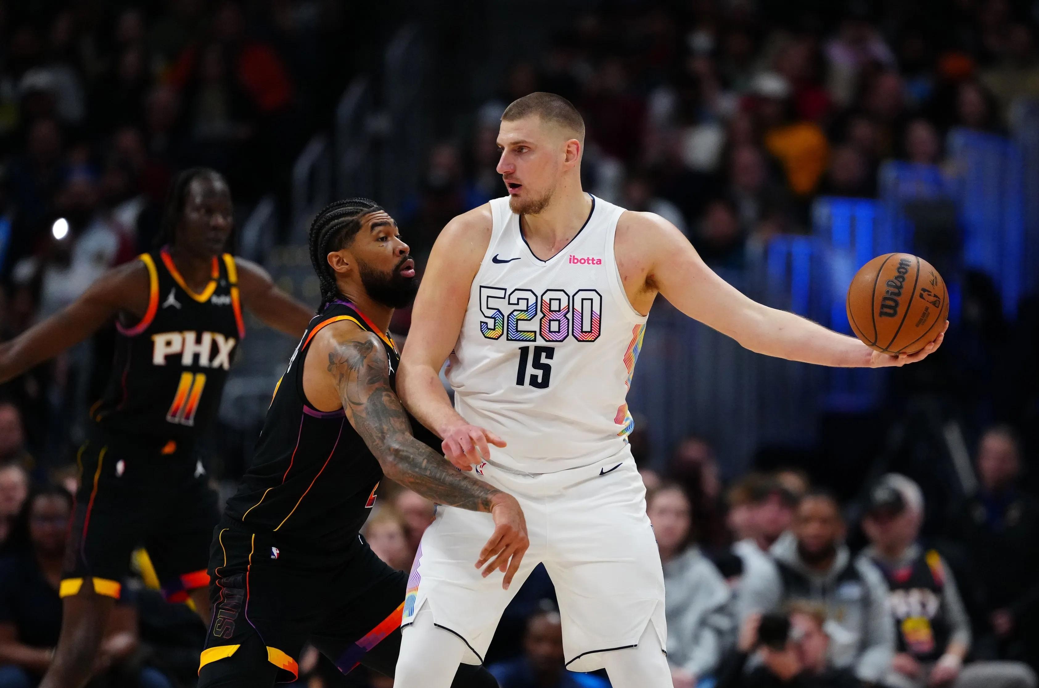 西蒙斯险胜复出首战轰40分，掘金关键表现点燃全场！